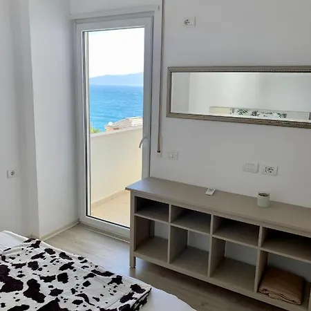 Loli Luxury White Apartment