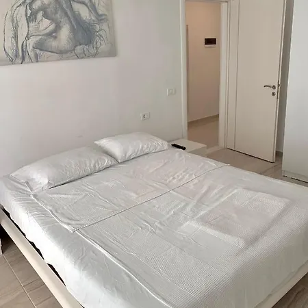 Loli Luxury White Sarandë
