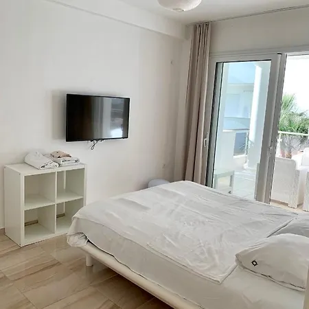 Loli Luxury White 아파트