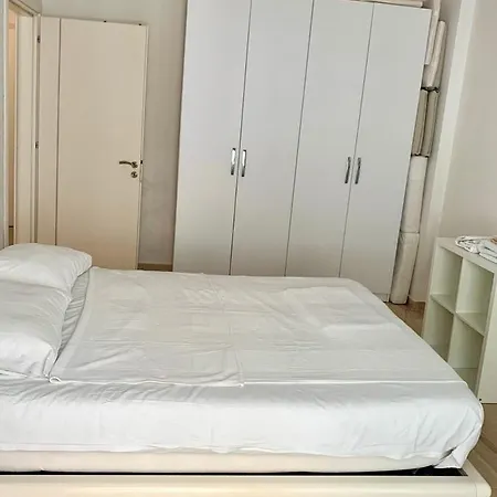 Loli Luxury White Apartment