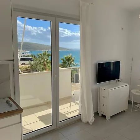 Loli Luxury White Apartment