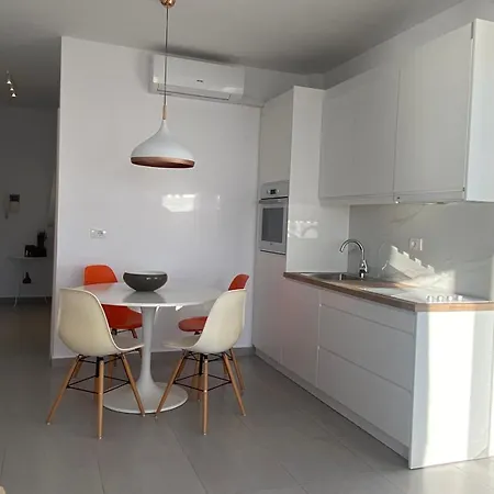 Loli Luxury White Sarandë