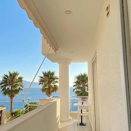 Loli Luxury White Apartment