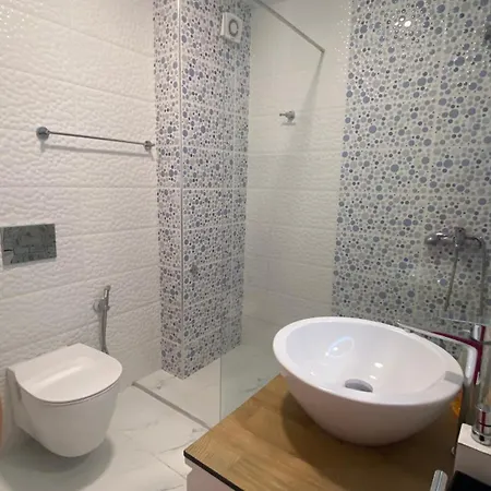 Loli Luxury White Sarandë