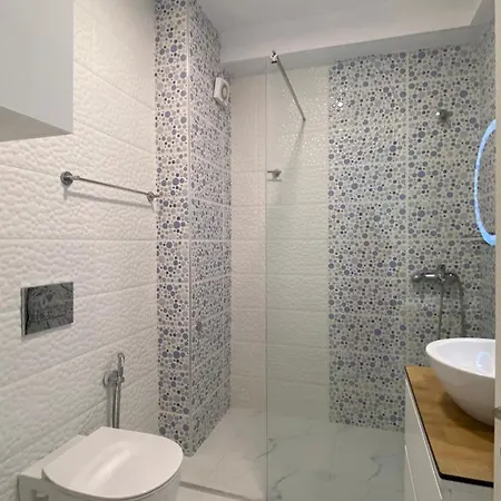 Loli Luxury White * Sarandë