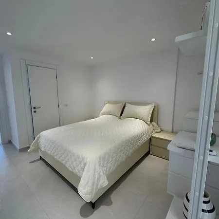 Loli Luxury For Sarandë