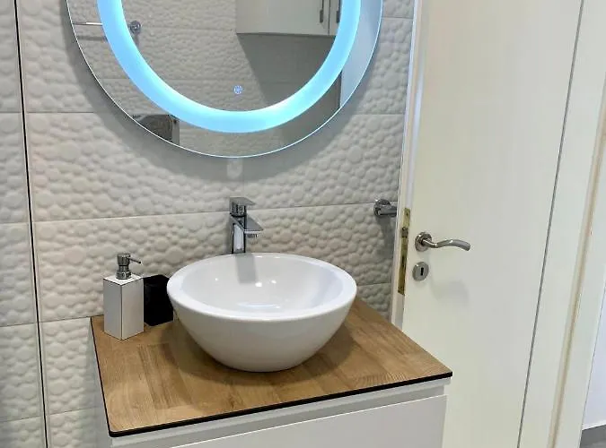 Loli Luxury White * Sarandë