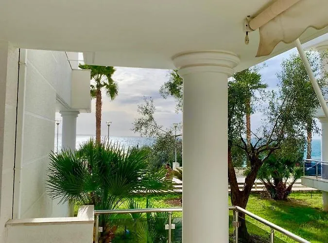 Loli Luxury White Sarandë